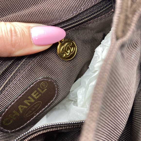 RARE VINTAGE CHANEL BACKPACK - Picture 8 of 16